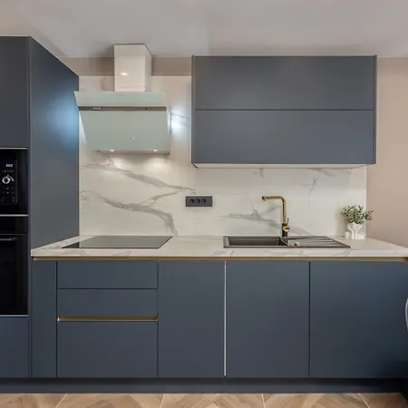 Adastra With Private Parking And Floor Heating