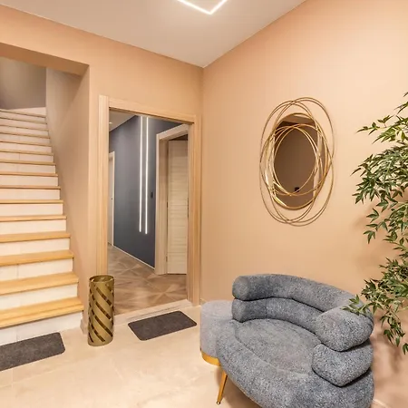 Adastra With Private Parking And Floor Heating