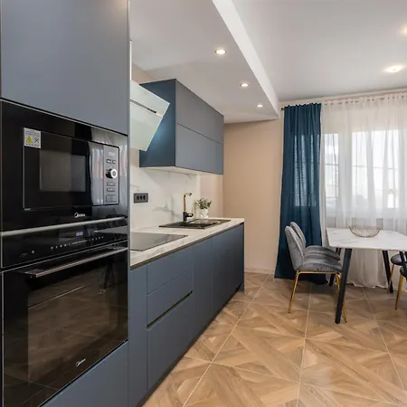 Adastra With Private Parking And Floor Heating