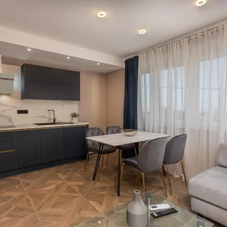 Adastra With Private Parking And Floor Heating Apartment