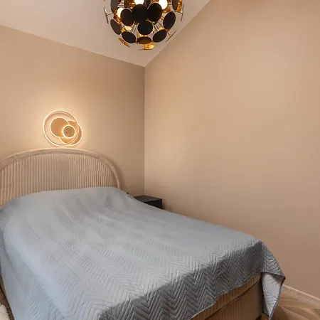 Adastra With Private Parking And Floor Heating *