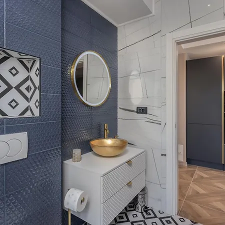 Adastra With Private Parking And Floor Heating شقة غييكا