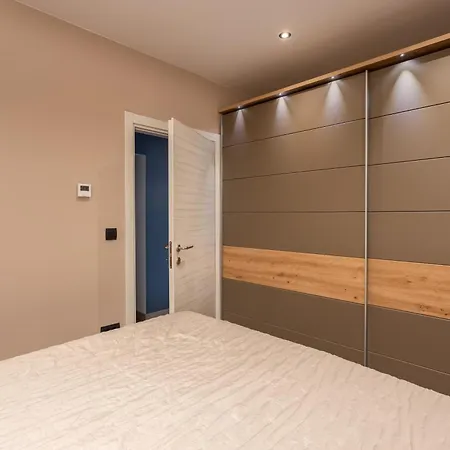 Adastra With Private Parking ,sea View And Floor Heating *