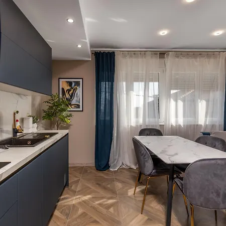 Appartamento Adastra With Private Parking ,sea View And Floor Heating Fiume