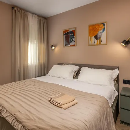 Adastra With Private Parking ,sea View And Floor Heating *