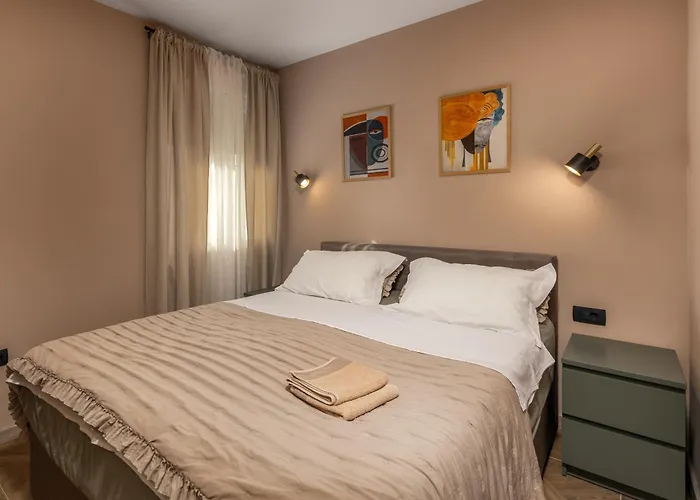 Adastra With Private Parking And Floor Heating *
